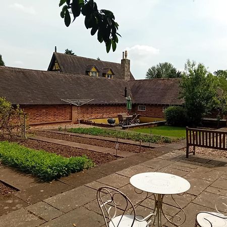 Dovehouse Farm Villa เบอร์มิงแฮม ภายนอก รูปภาพ